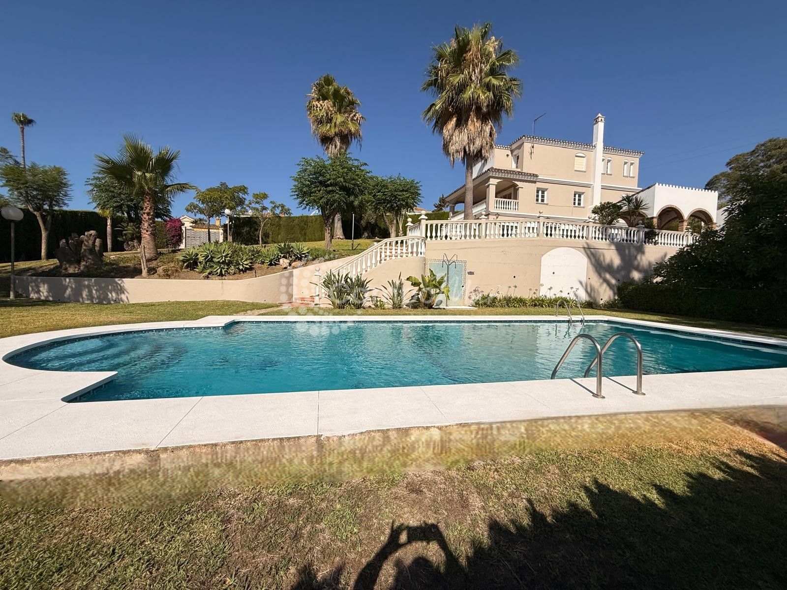 Villa in El Padron, Estepona