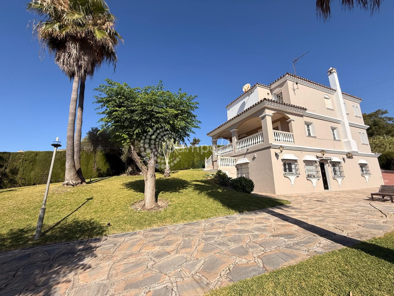 Villa in El Padron, Estepona