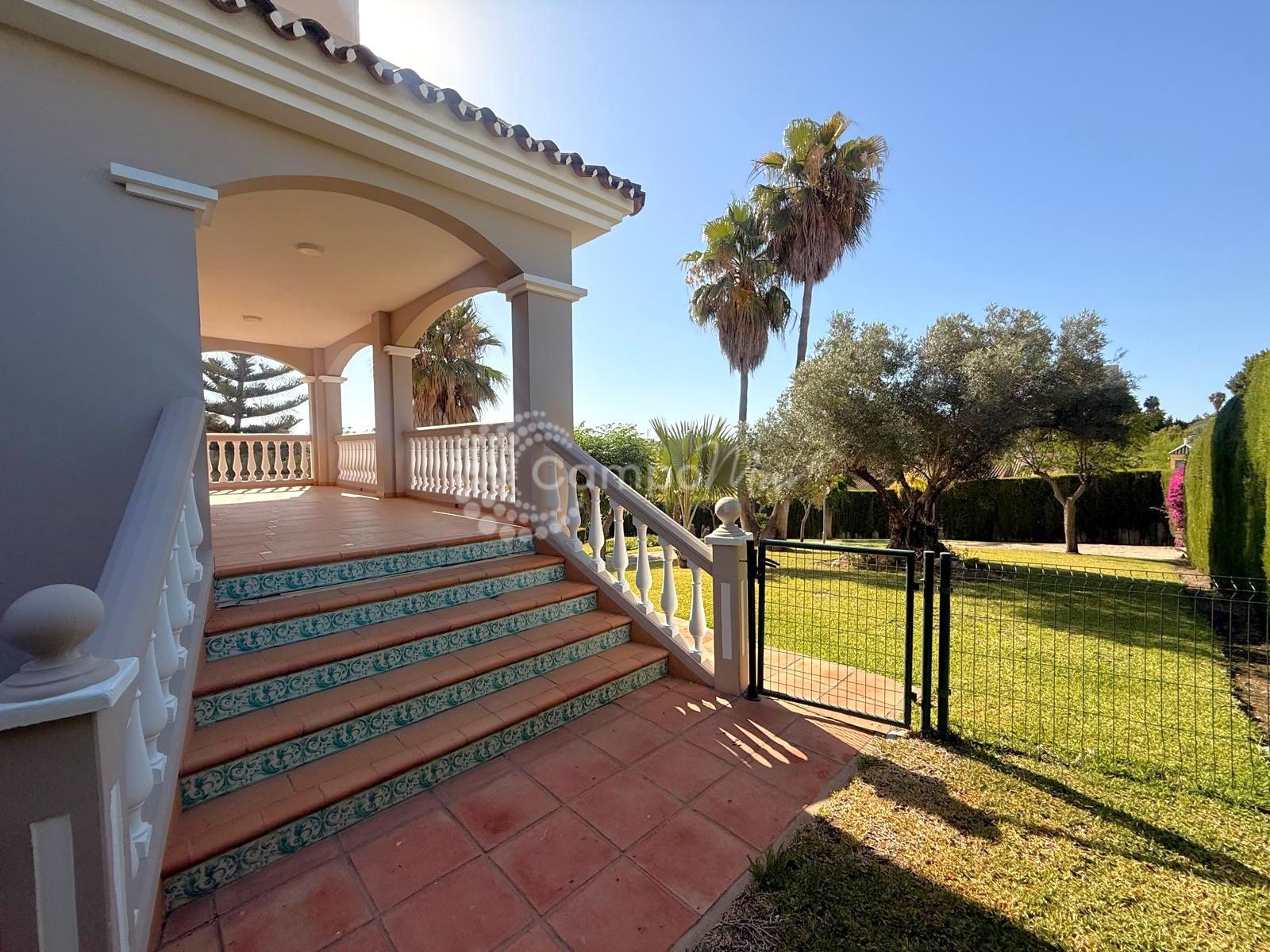 Villa in El Padron, Estepona
