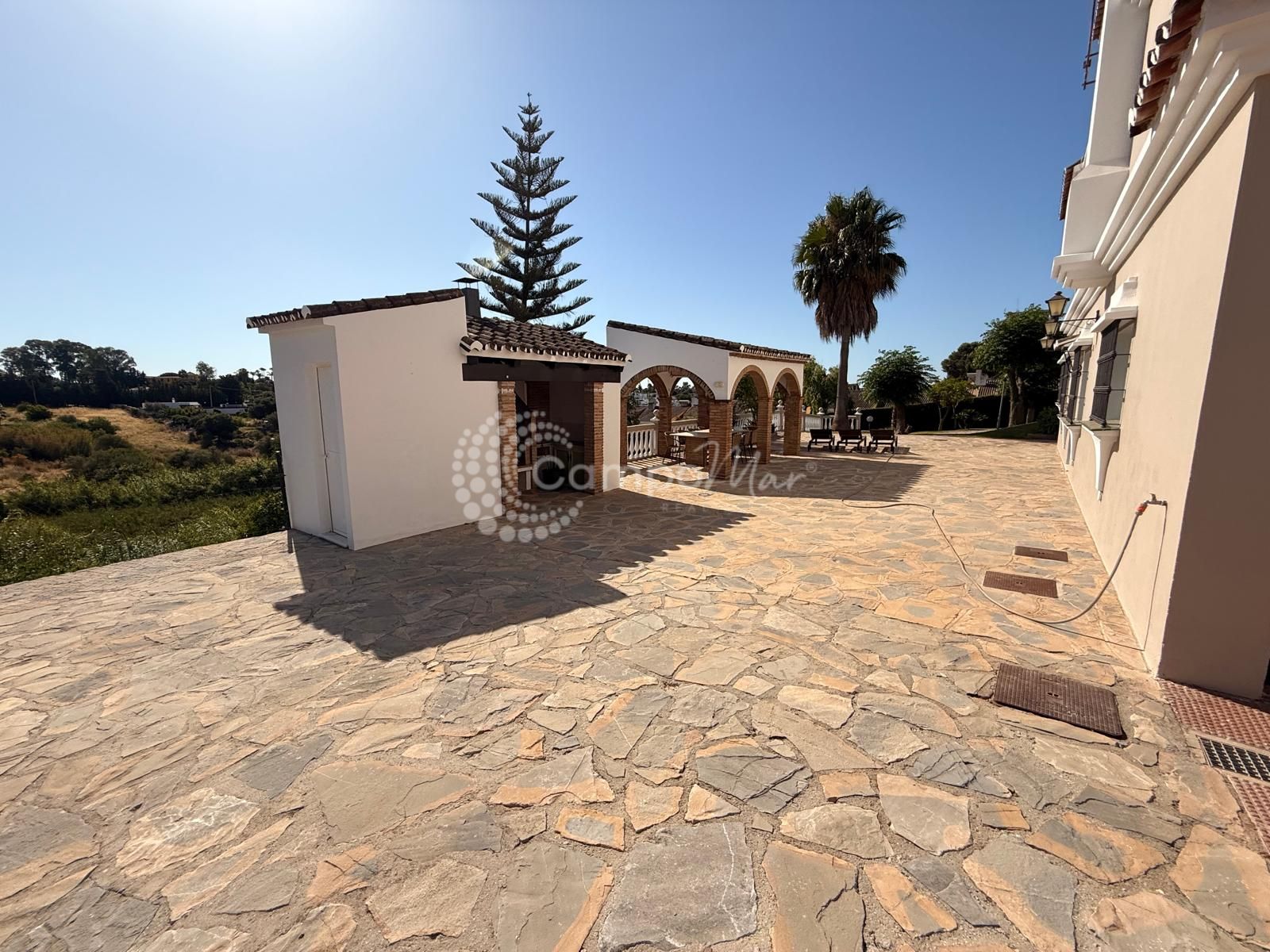 Villa in El Padron, Estepona