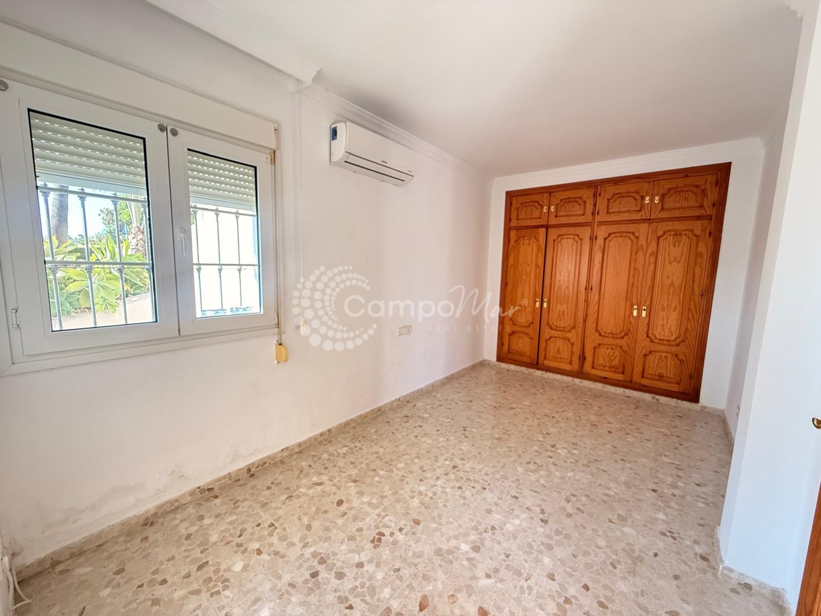 Villa in El Padron, Estepona