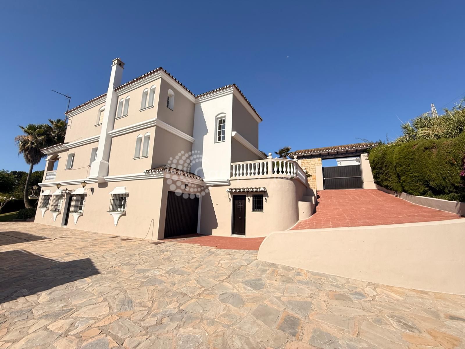 Villa in El Padron, Estepona