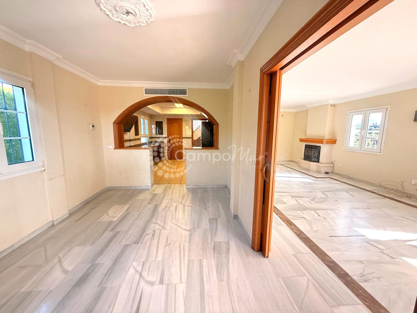 Villa in El Padron, Estepona