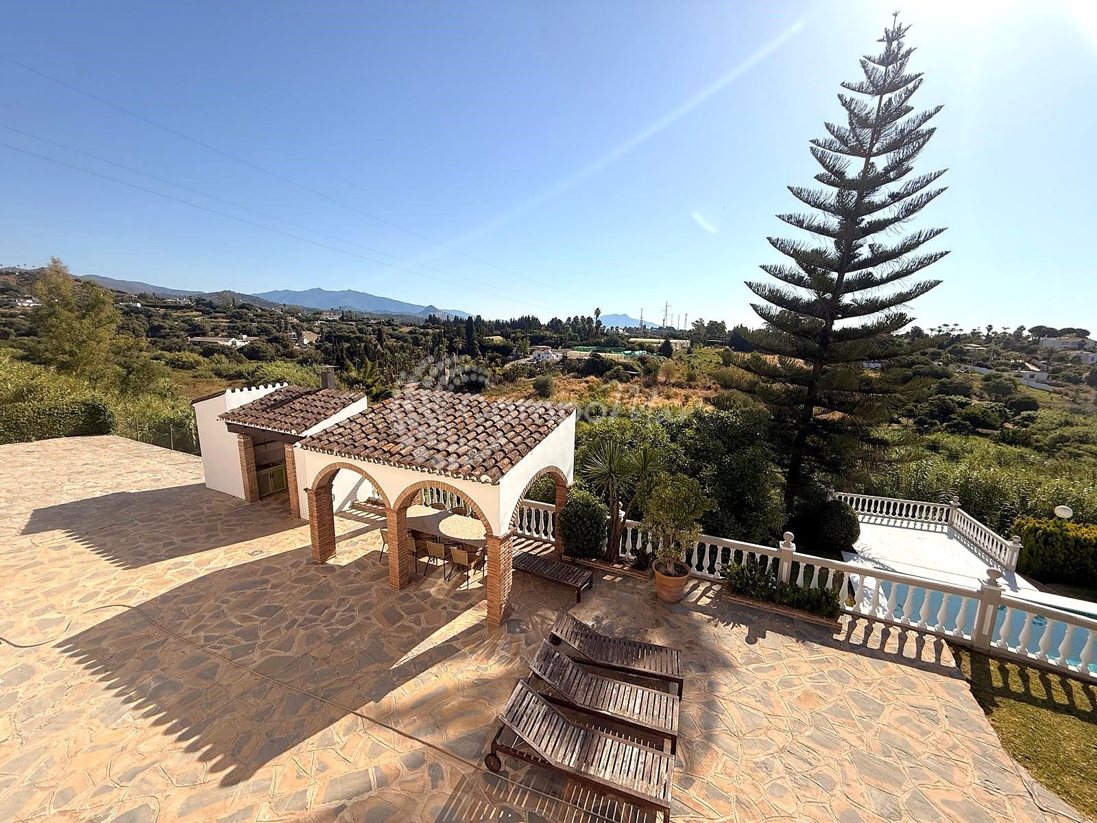 Villa in El Padron, Estepona