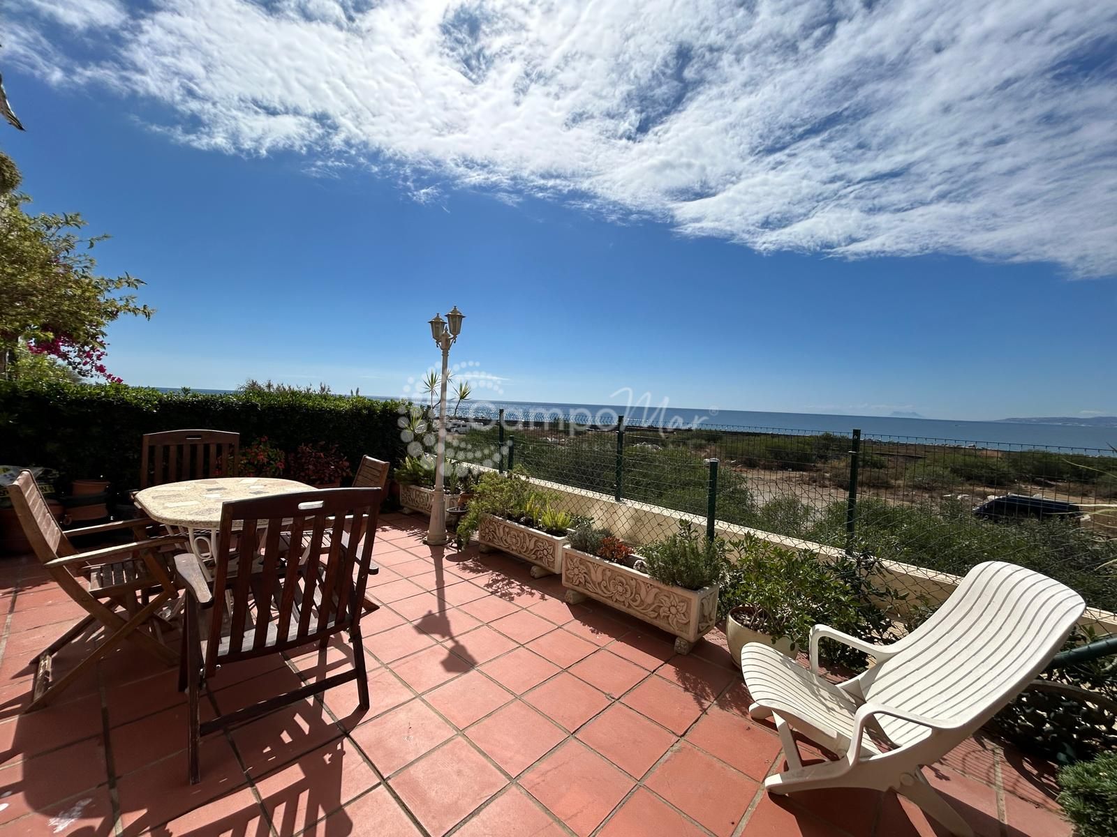Apartamento Planta Baja en Playa del Cristo, Estepona