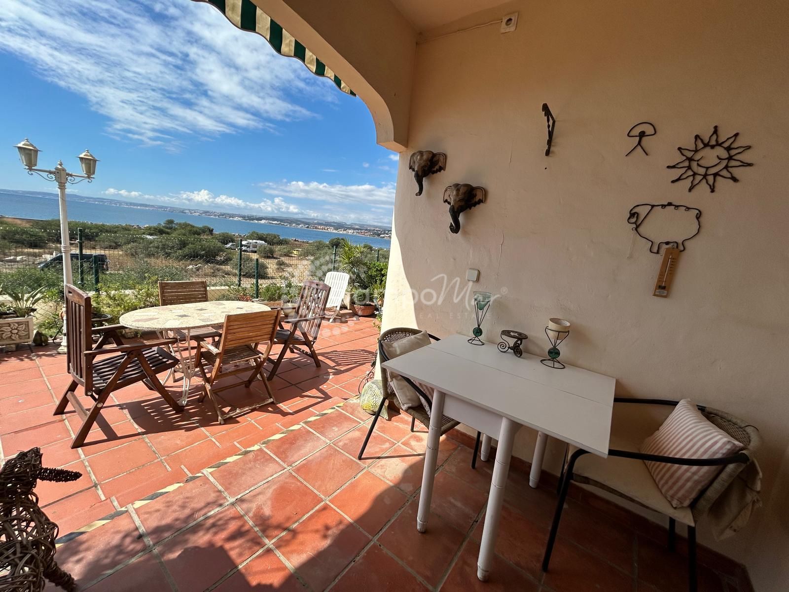 Apartamento Planta Baja en Playa del Cristo, Estepona