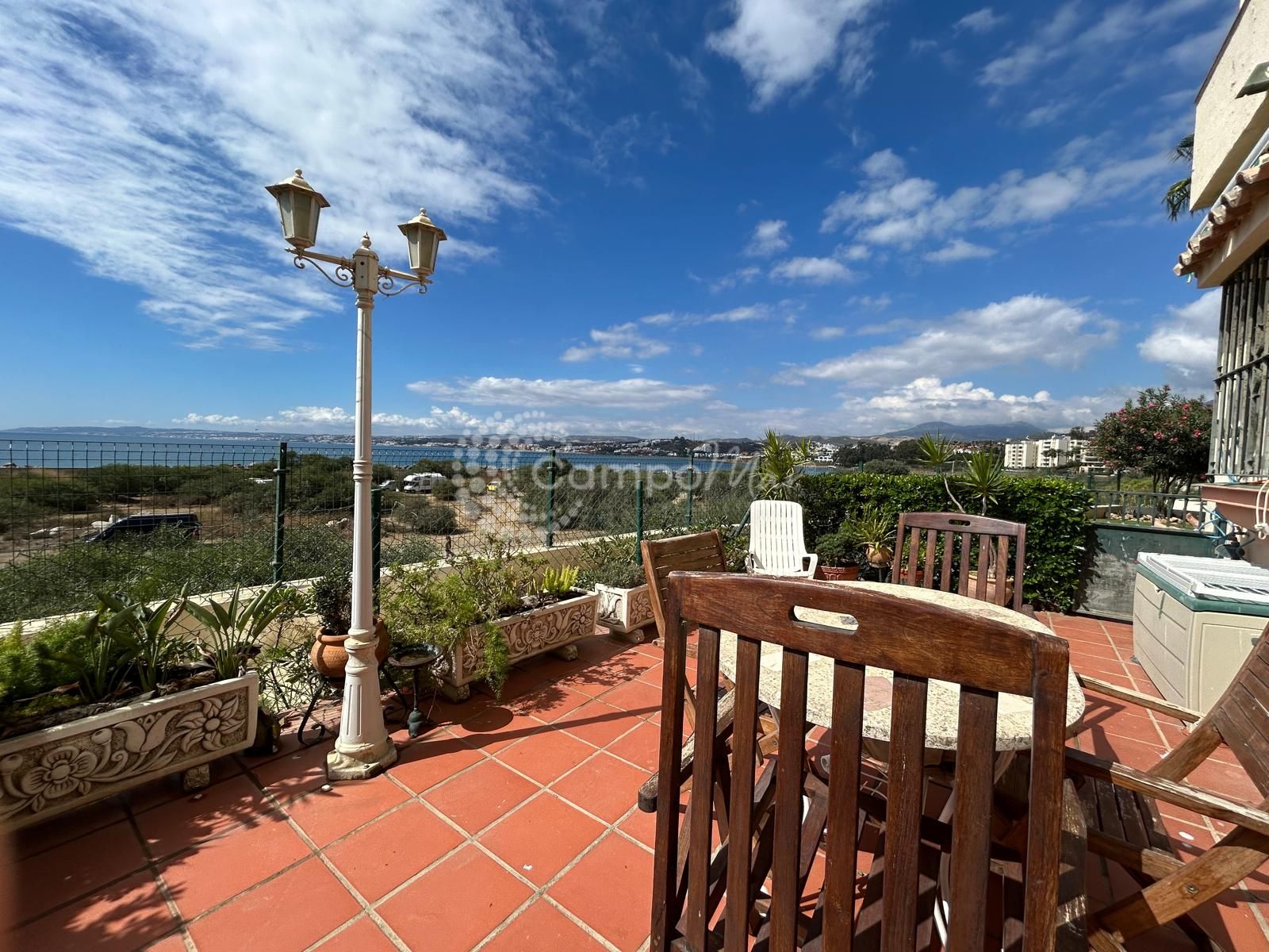 Apartamento Planta Baja en Playa del Cristo, Estepona