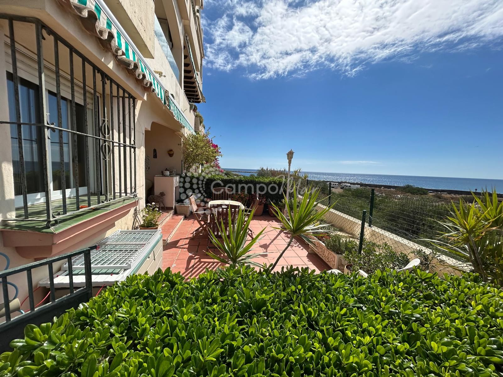 Apartamento Planta Baja en Playa del Cristo, Estepona