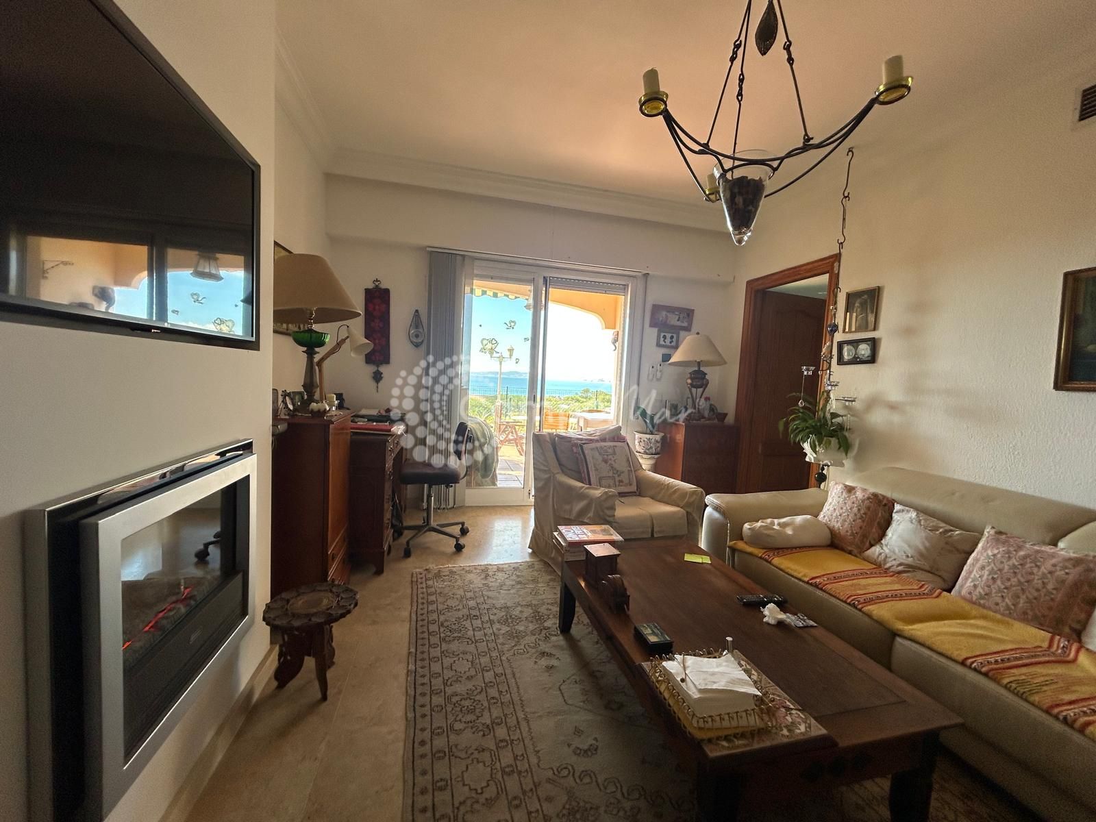 Apartamento Planta Baja en Playa del Cristo, Estepona