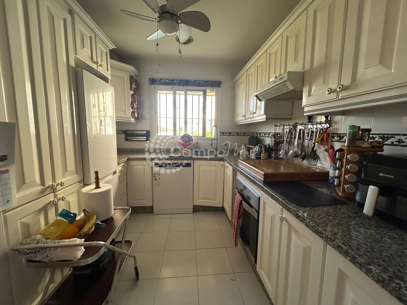 Apartamento Planta Baja en Playa del Cristo, Estepona