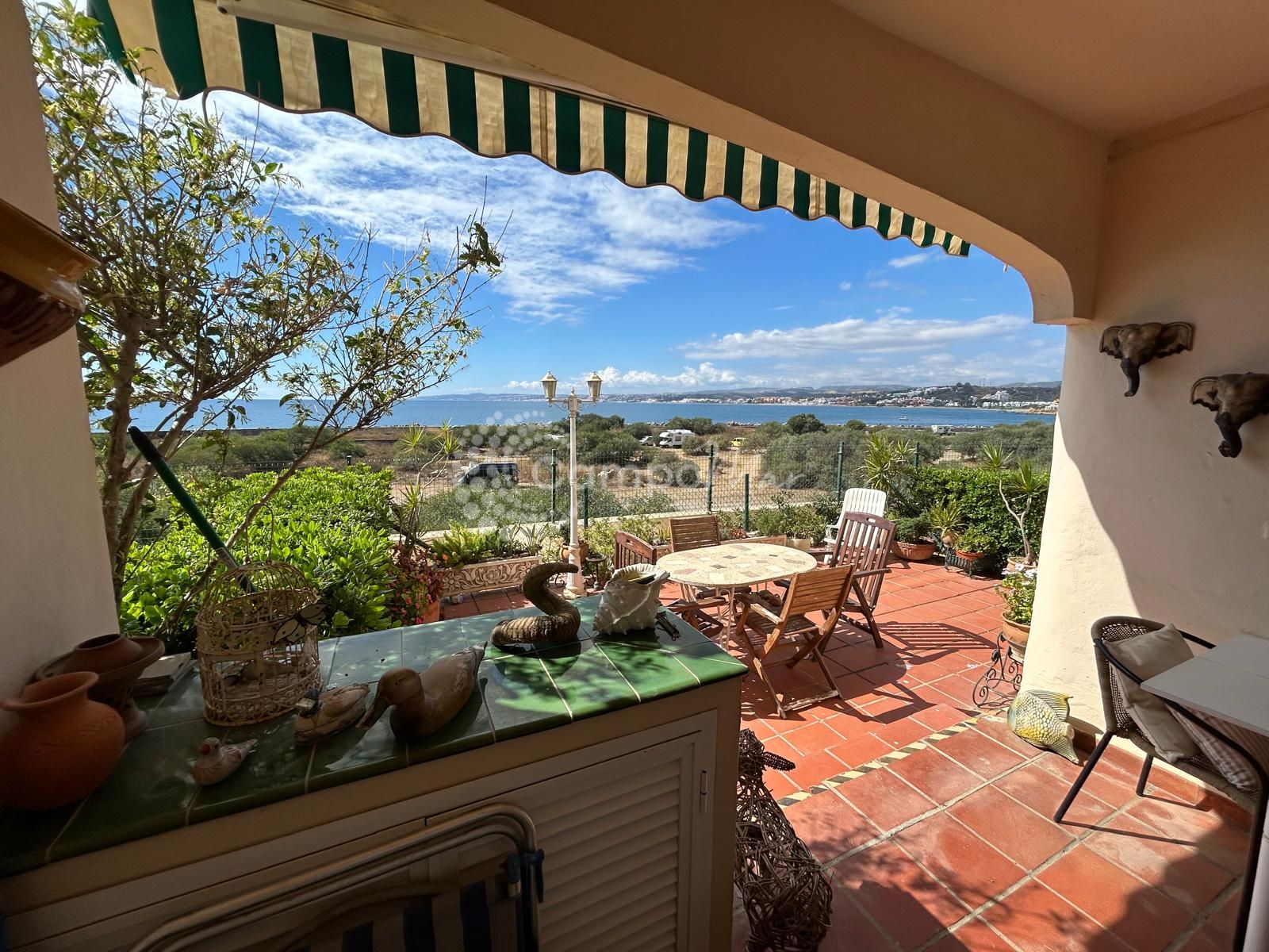 Apartamento Planta Baja en Playa del Cristo, Estepona
