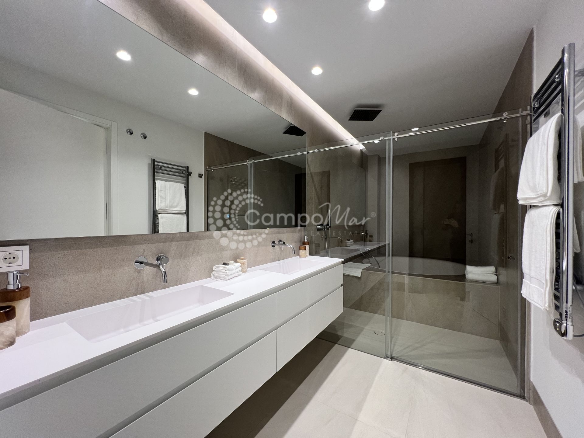 Apartment in Guadalobon, Estepona