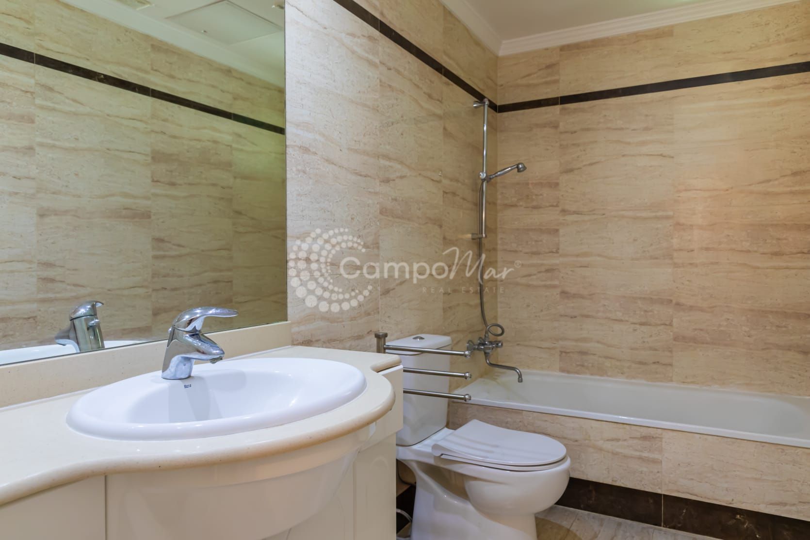 Apartamento en Estepona Puerto, Estepona