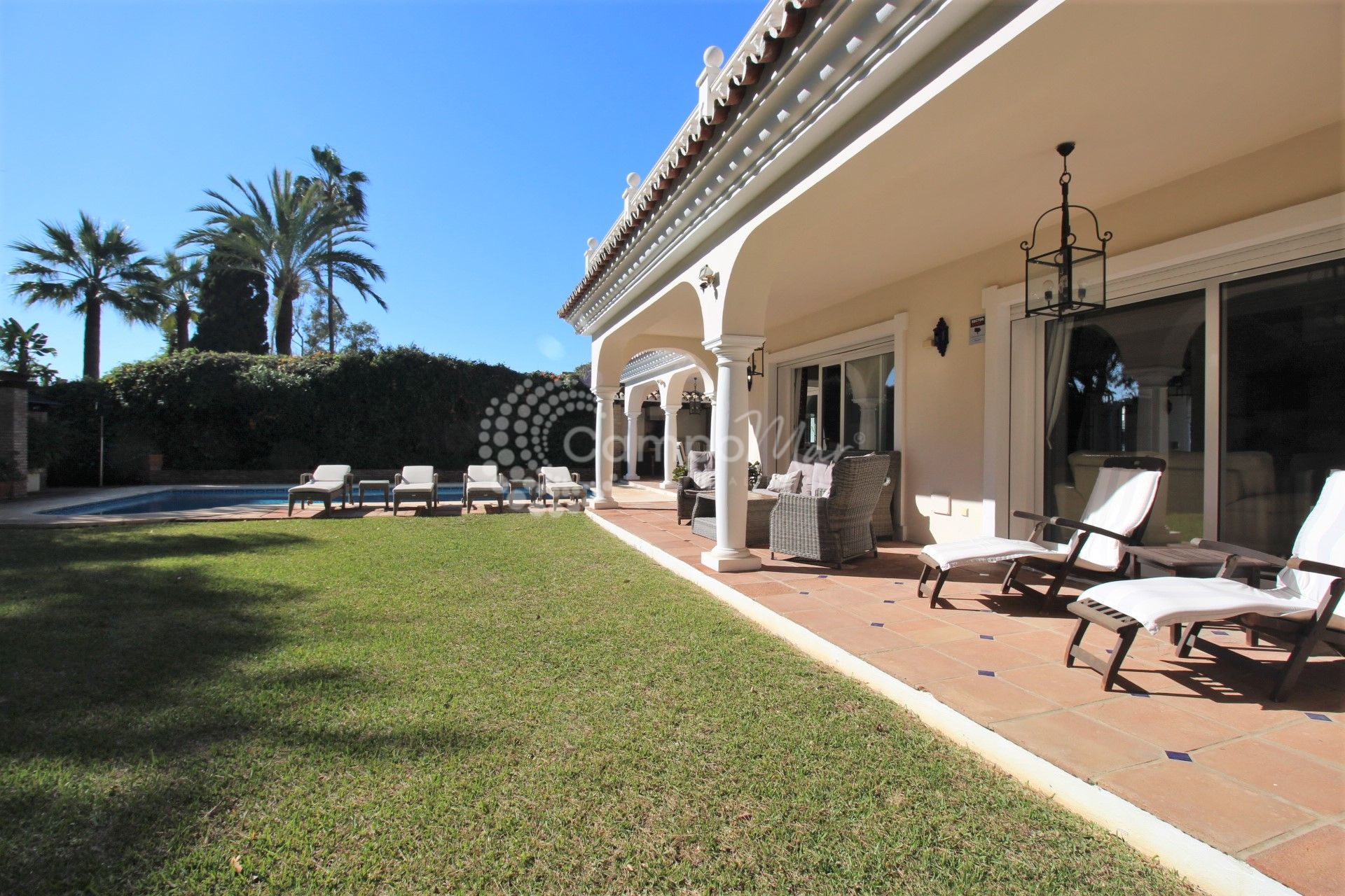 Villa in El Paraiso Playa, Estepona