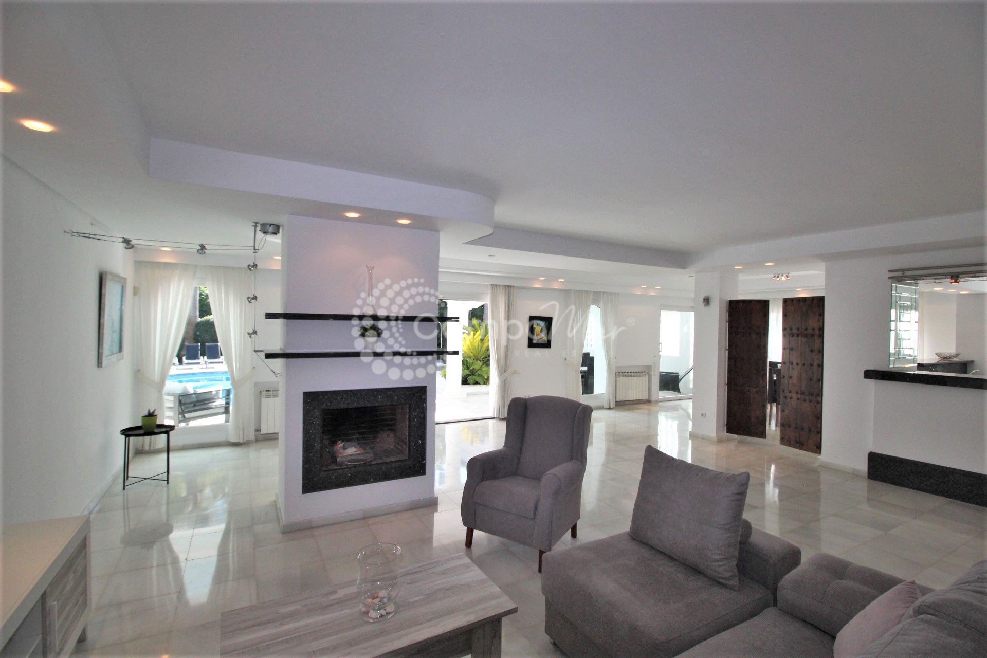 Villa in El Paraiso Playa, Estepona