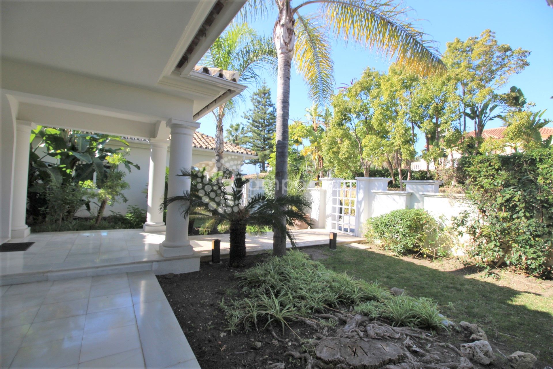 Villa in El Paraiso Playa, Estepona