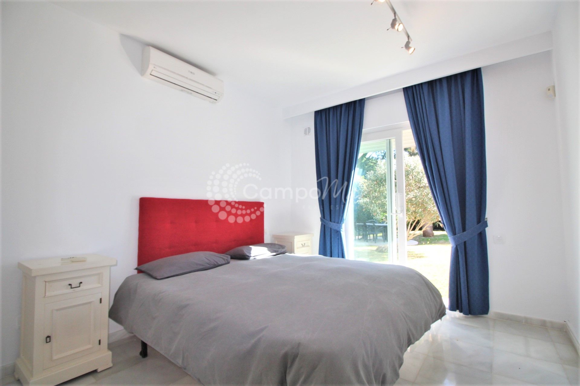 Villa in El Paraiso Playa, Estepona