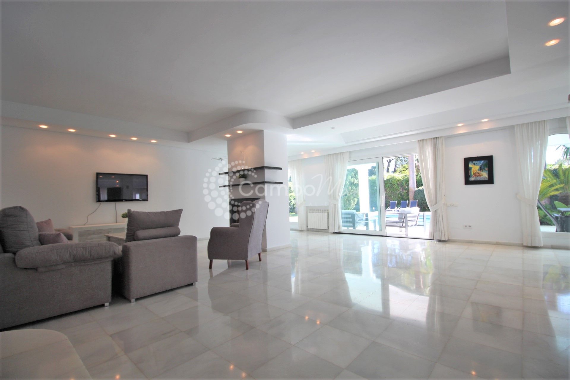 Villa in El Paraiso Playa, Estepona