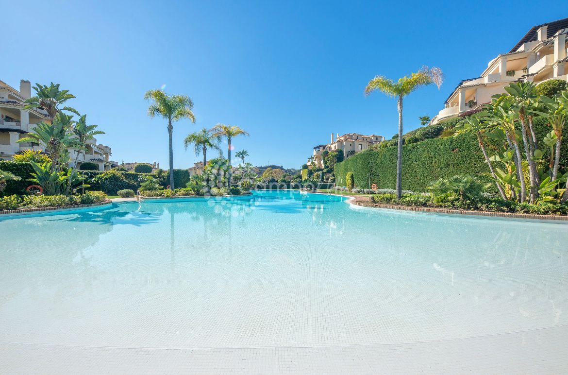 Apartment in Los Capanes del Golf, Benahavis