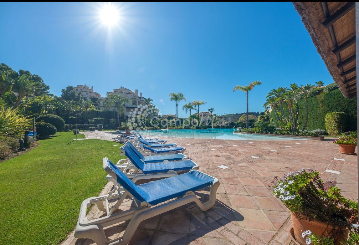 Apartment in Los Capanes del Golf, Benahavis