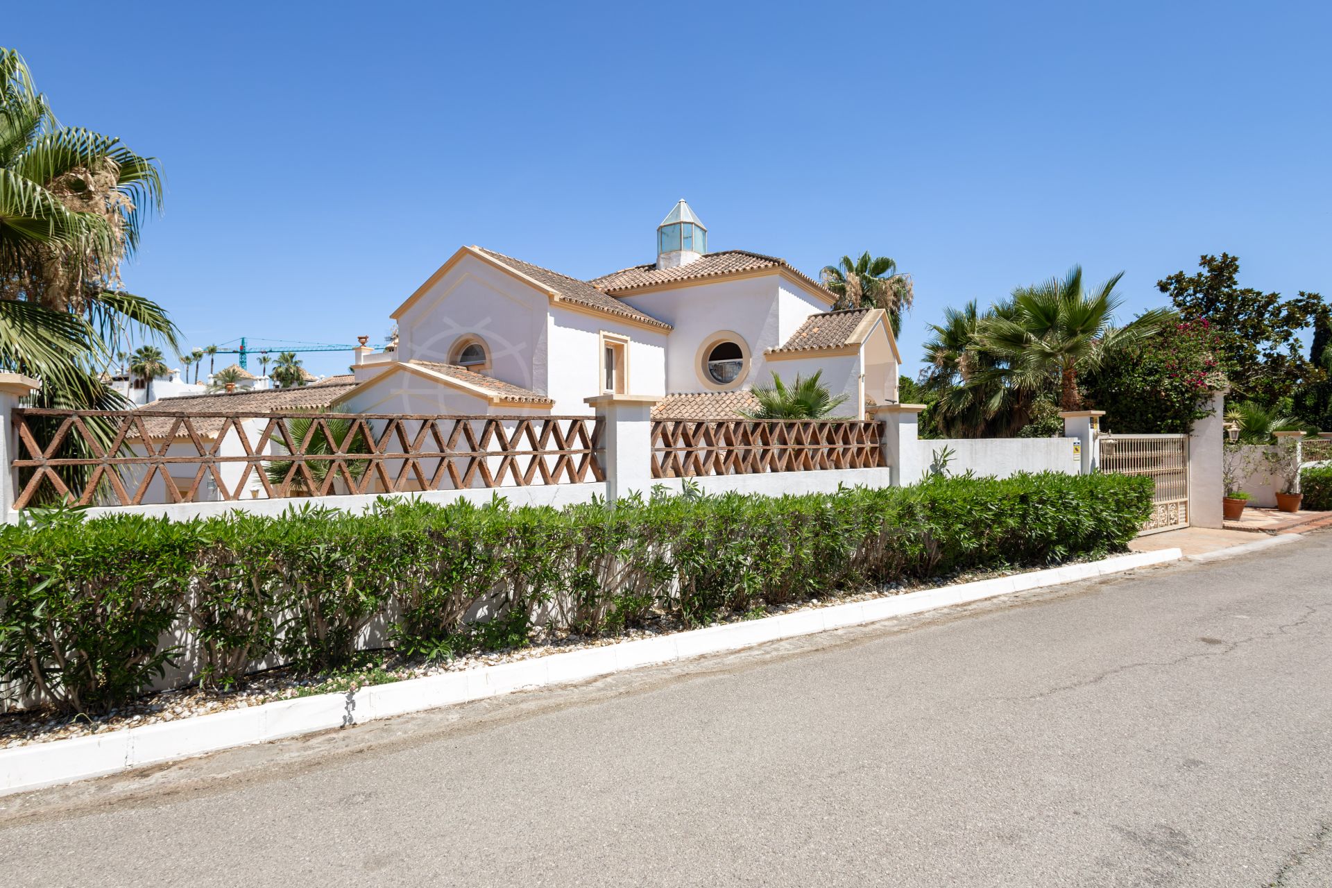Villa in El Paraiso, Estepona