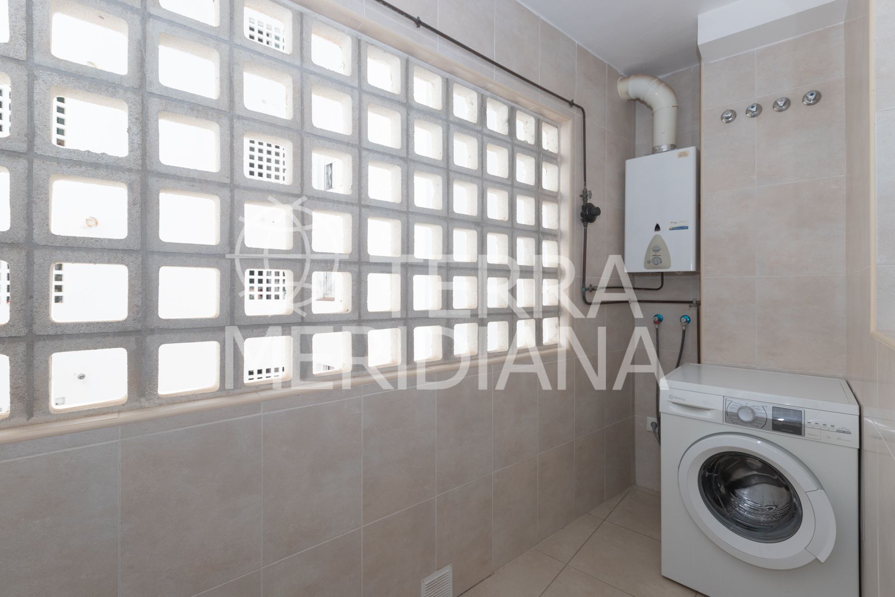 Flat in Nueva Andalucia, Marbella