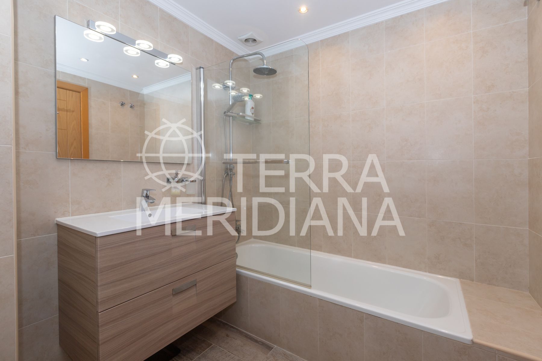 Flat in Nueva Andalucia, Marbella
