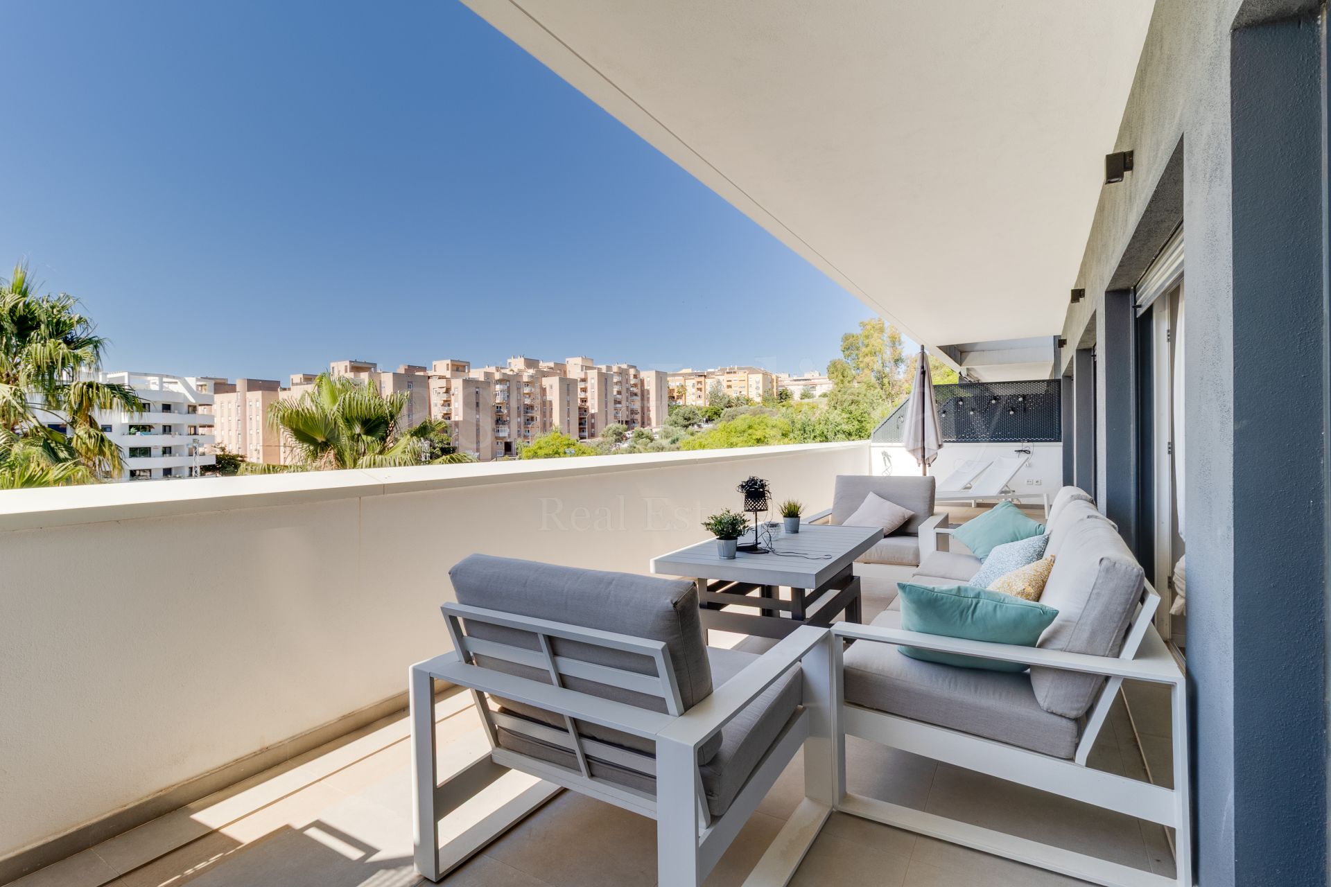 Flat in Avda de Andalucia - Sierra de Estepona, Estepona