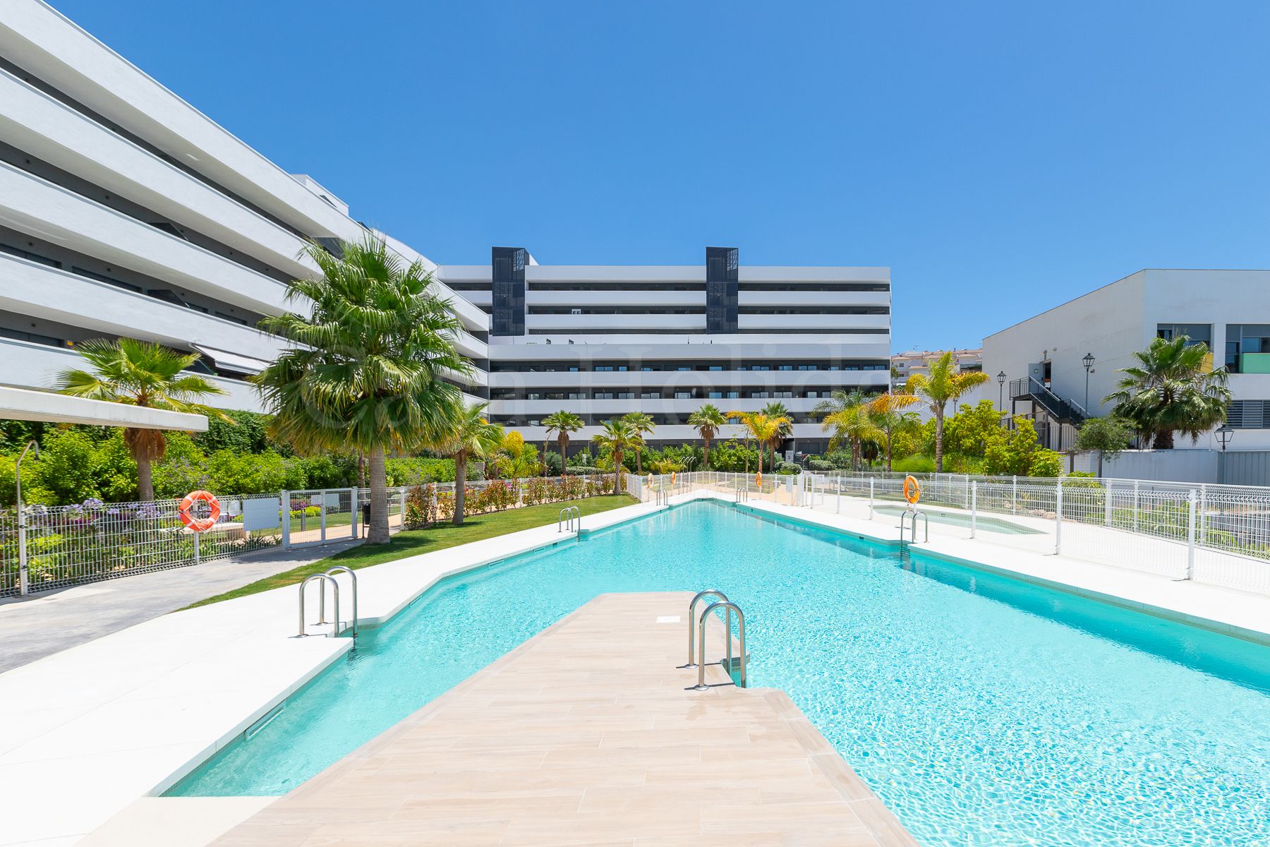 Flat in Avda de Andalucia - Sierra de Estepona, Estepona