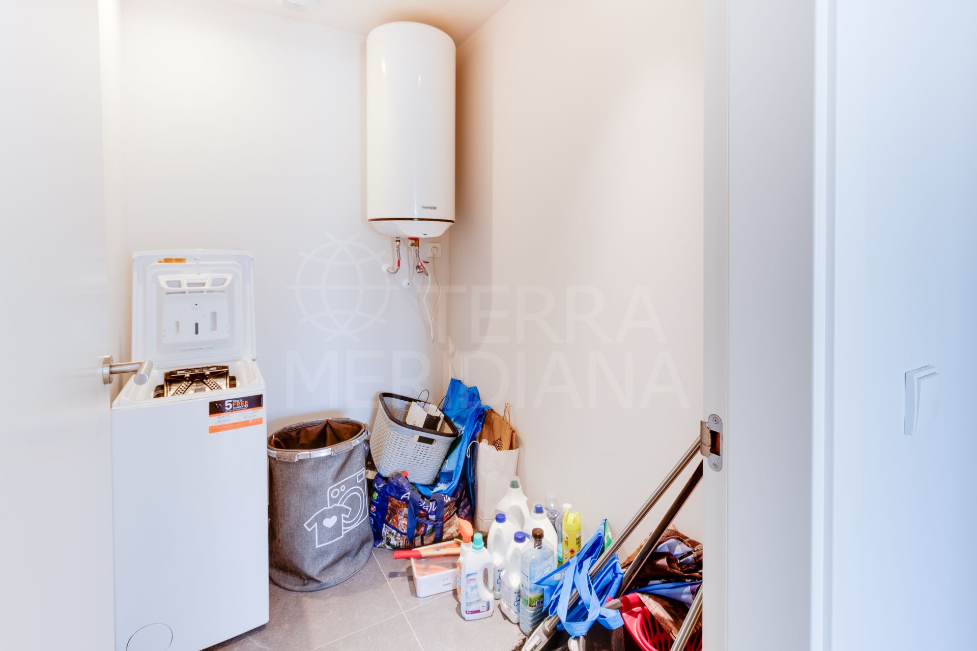 Flat in Avda de Andalucia - Sierra de Estepona, Estepona