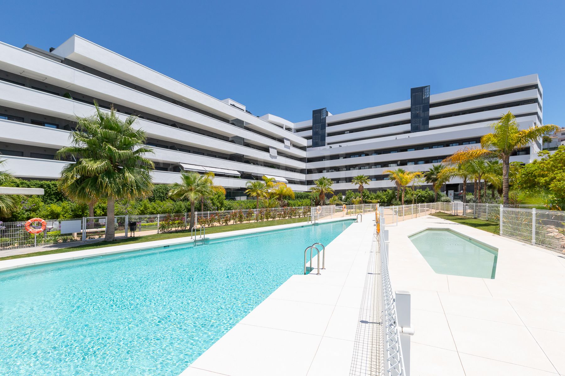Flat in Avda de Andalucia - Sierra de Estepona, Estepona