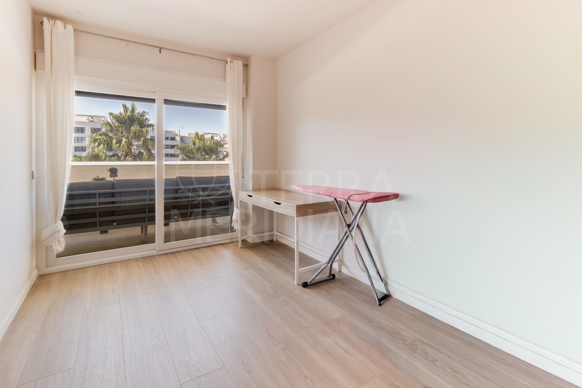 Flat in Avda de Andalucia - Sierra de Estepona, Estepona