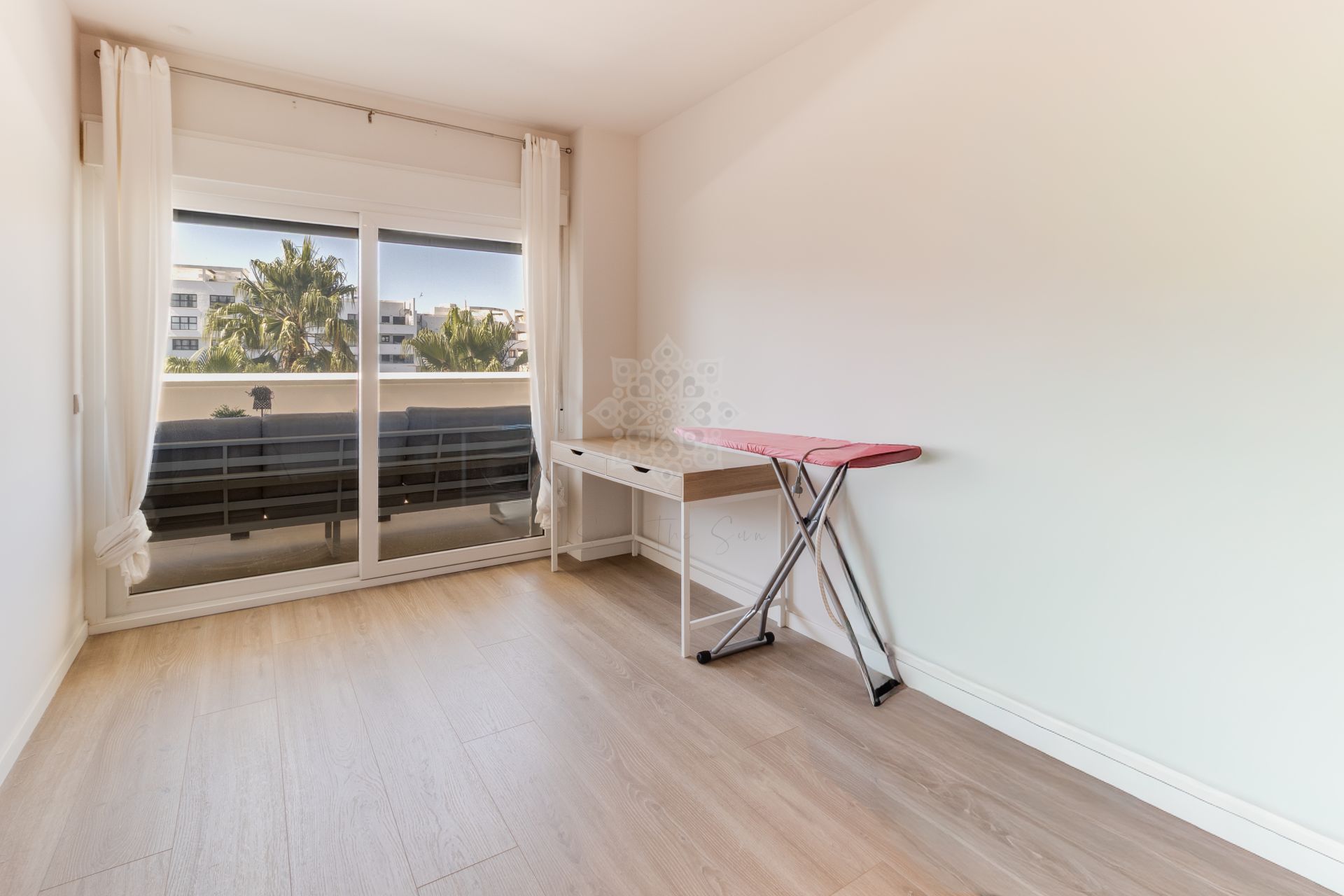 Flat in Avda de Andalucia - Sierra de Estepona, Estepona