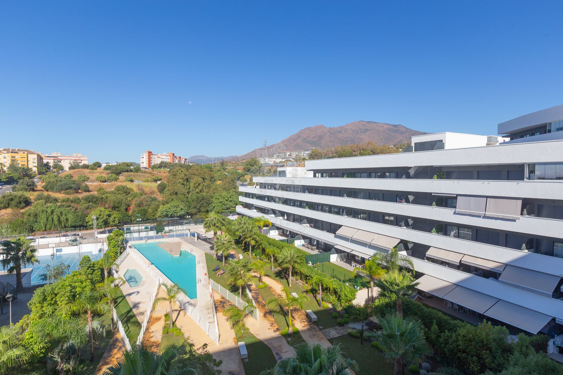Flat in Avda de Andalucia - Sierra de Estepona, Estepona