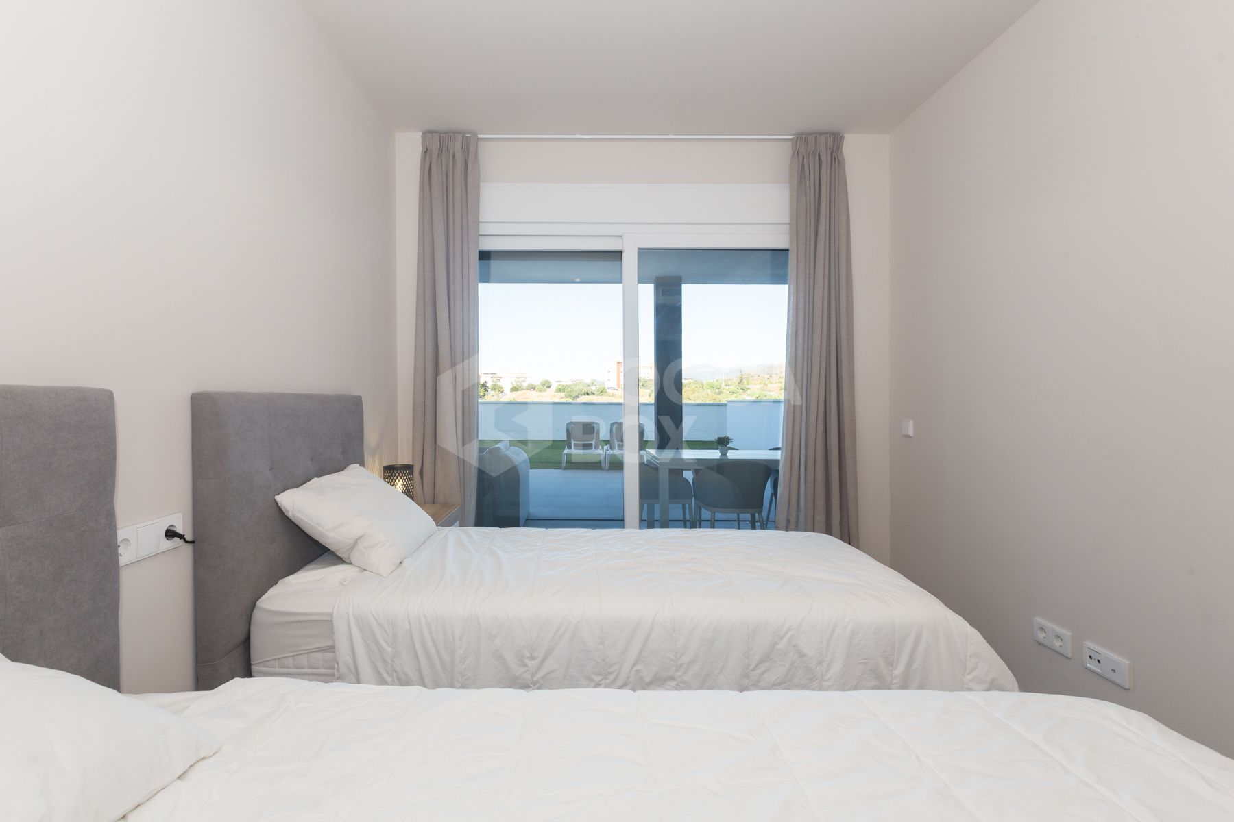 House in Wellingtonia development with private pool