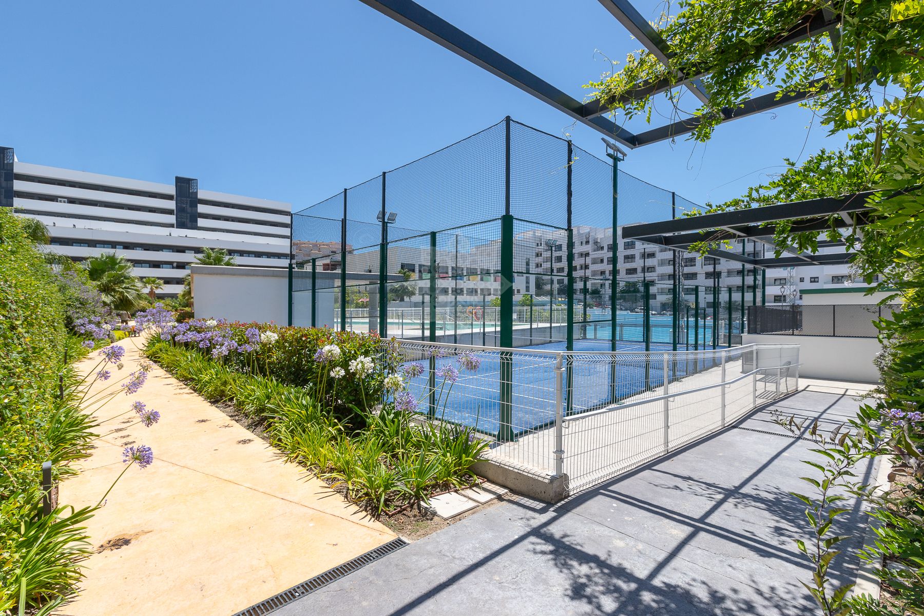 Flat in Avda de Andalucia - Sierra de Estepona, Estepona