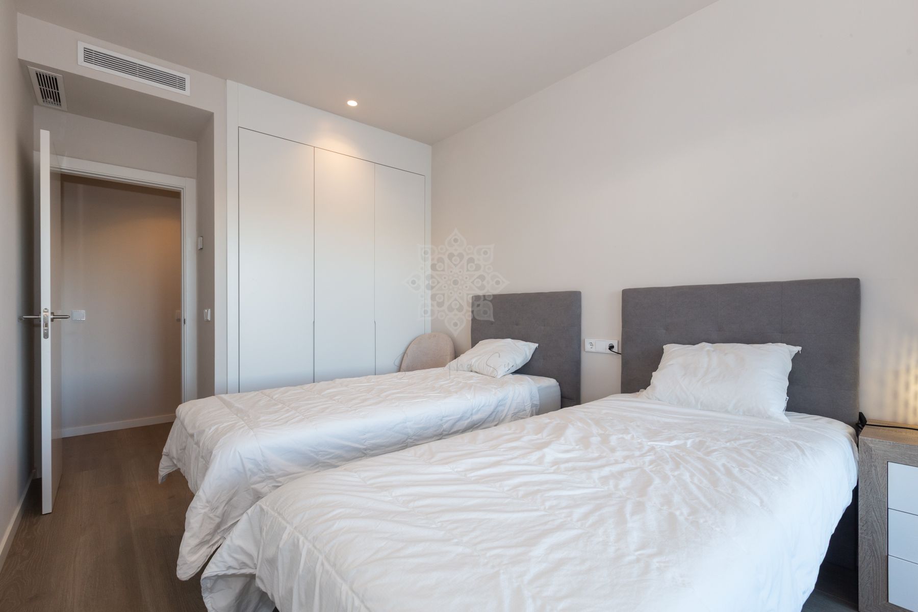 Flat in Avda de Andalucia - Sierra de Estepona, Estepona