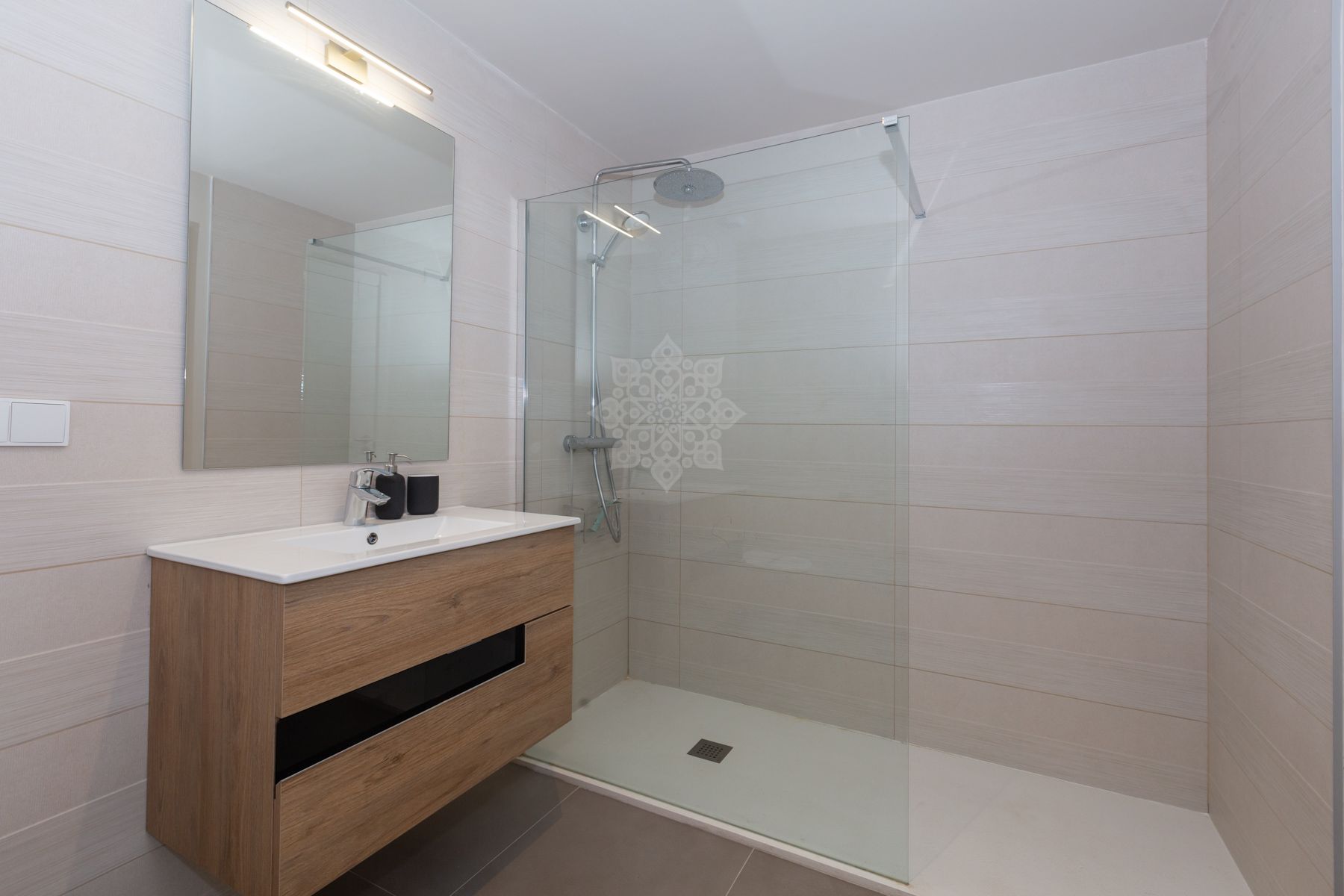 Flat in Avda de Andalucia - Sierra de Estepona, Estepona