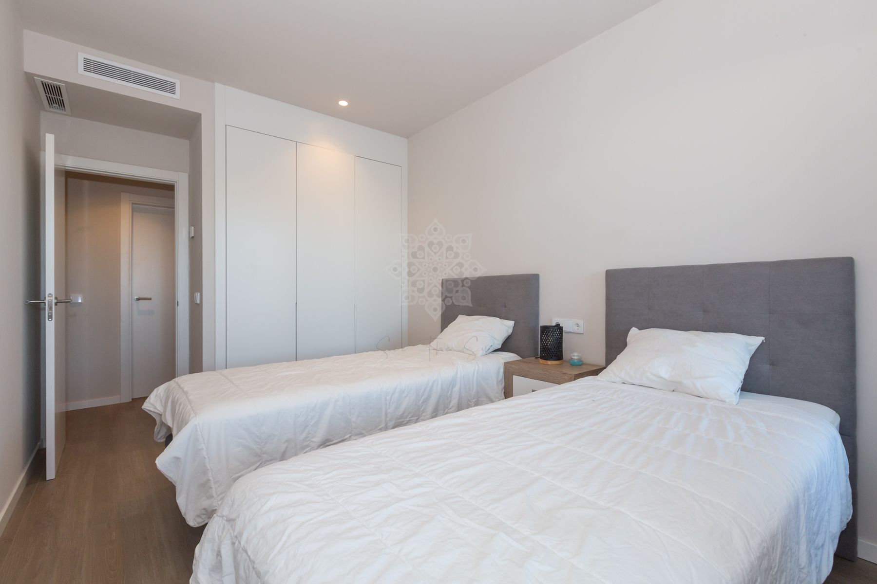 Flat in Avda de Andalucia - Sierra de Estepona, Estepona