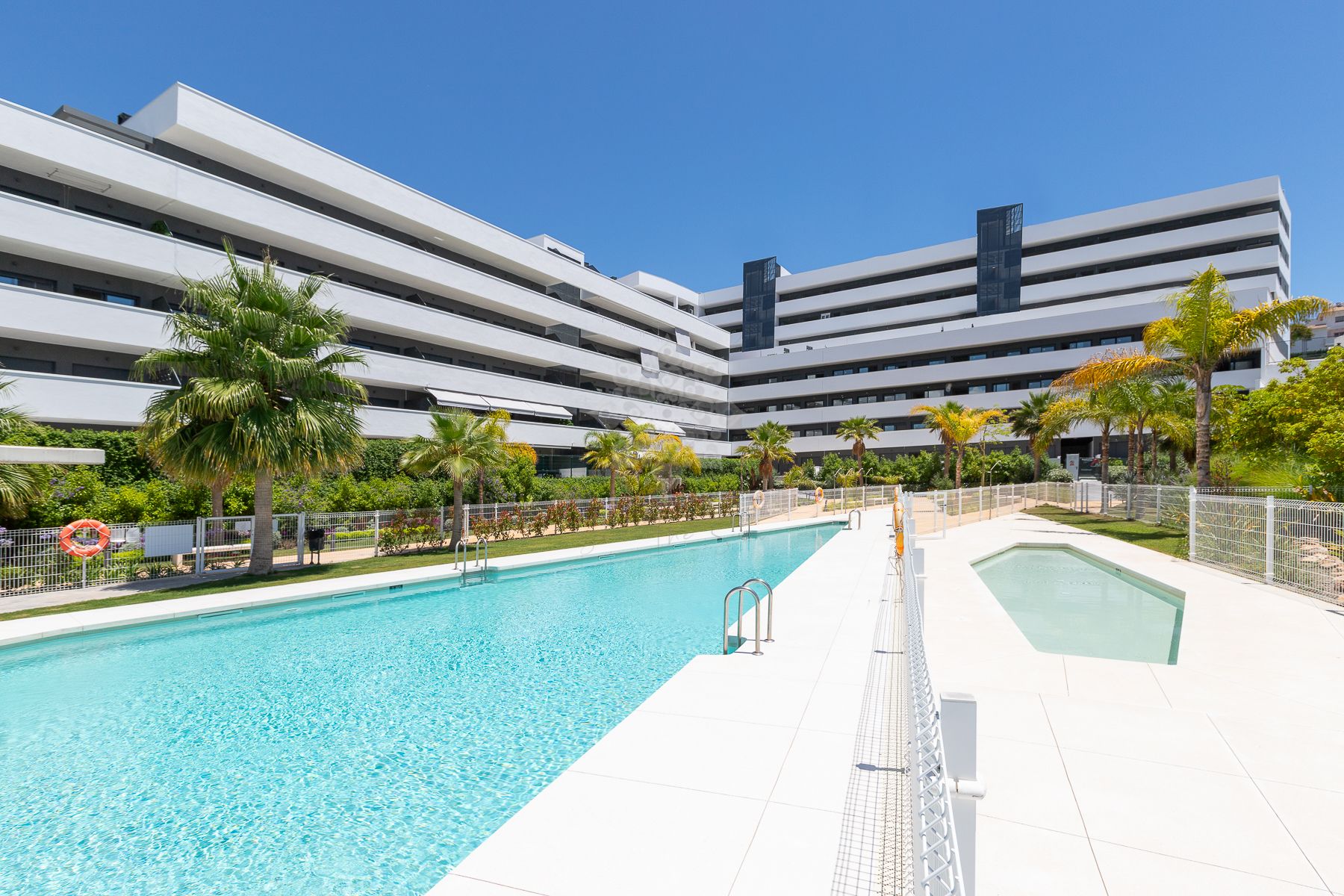 Flat in Avda de Andalucia - Sierra de Estepona, Estepona