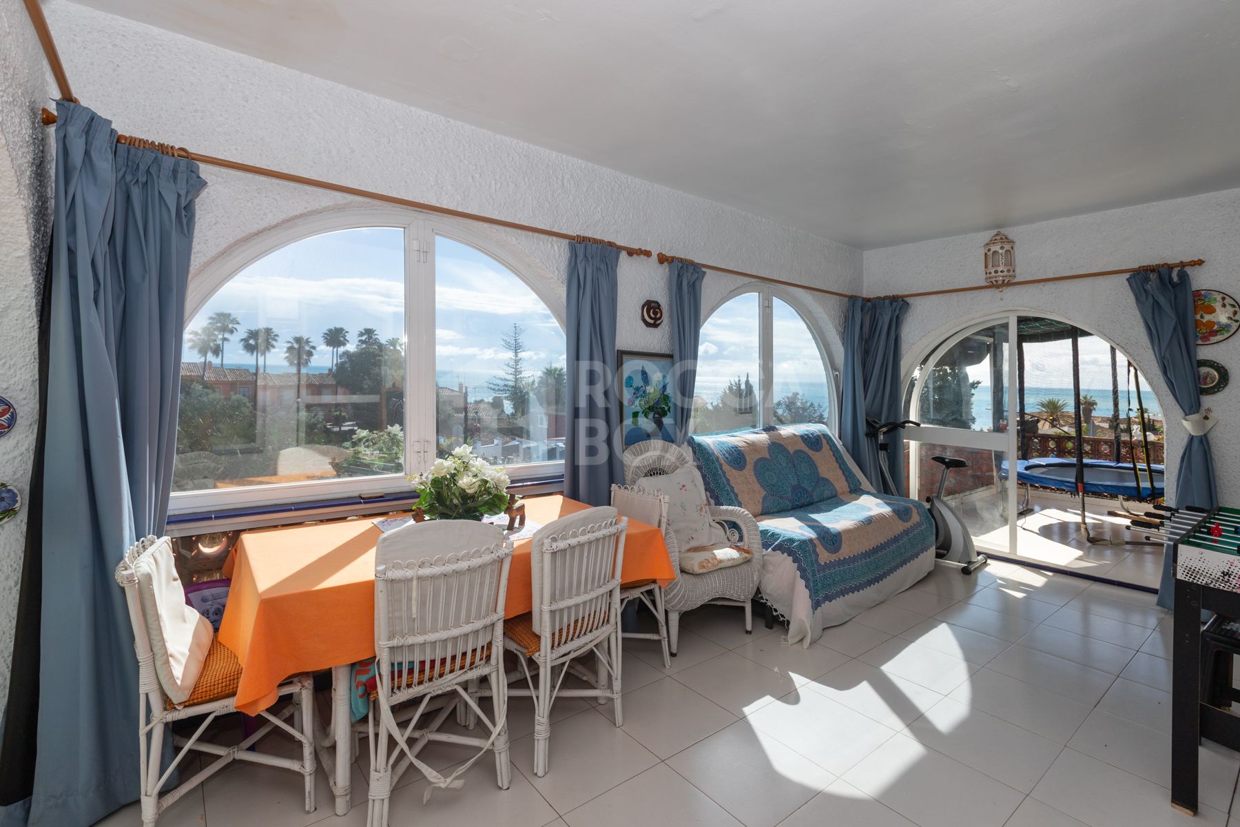 Villa with pool in Urb. Buenas Noches, Estepona