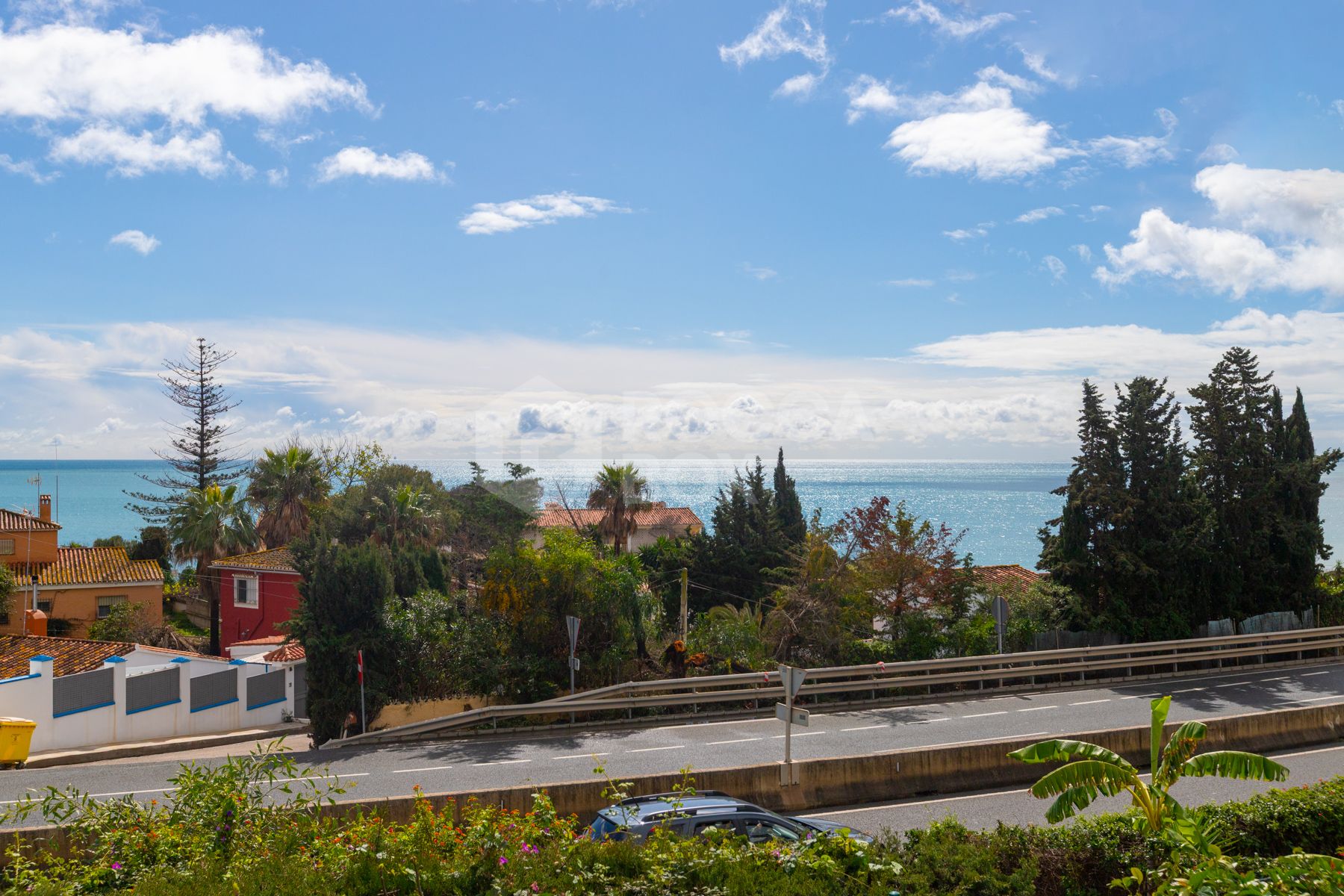 Villa with pool in Urb. Buenas Noches, Estepona