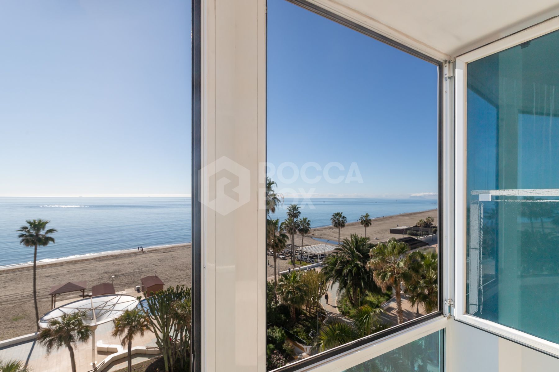 Apartment with sea views in the center, Estepona