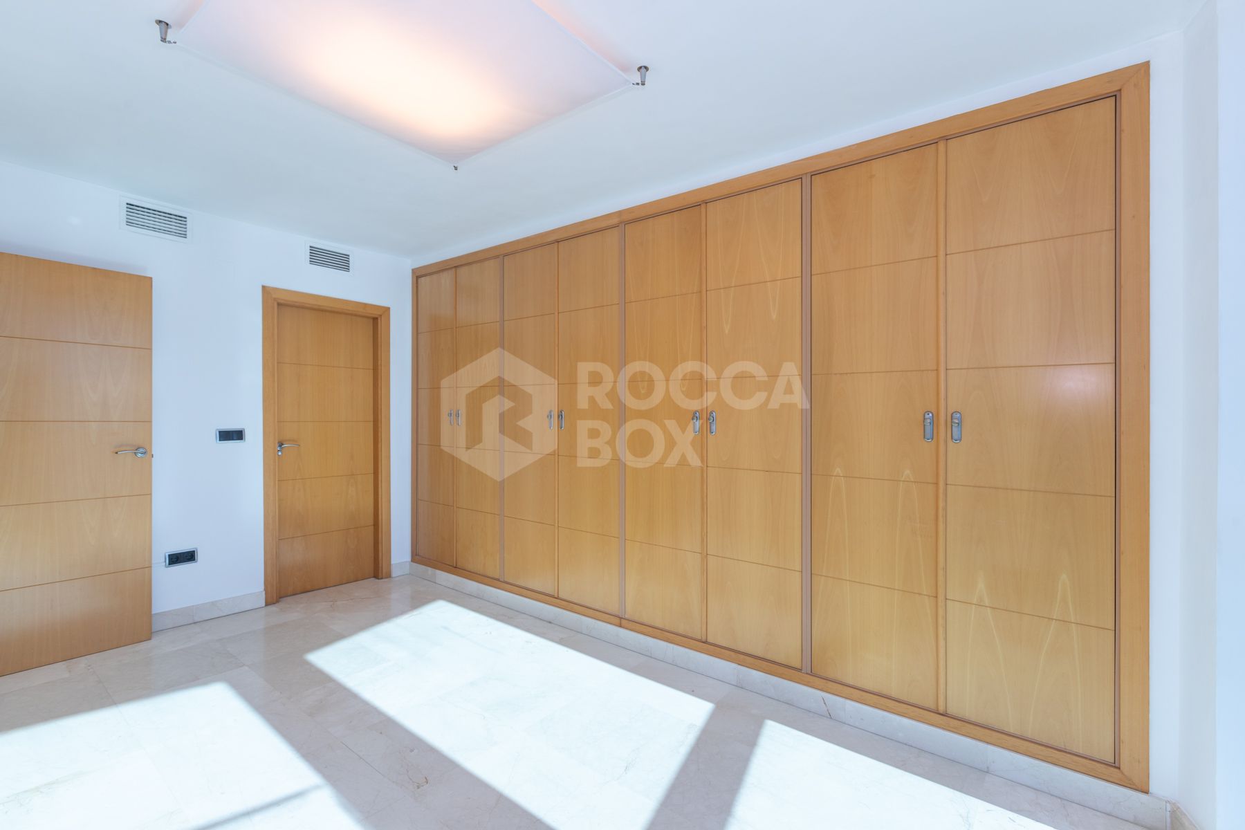 Apartment with sea views in the center, Estepona