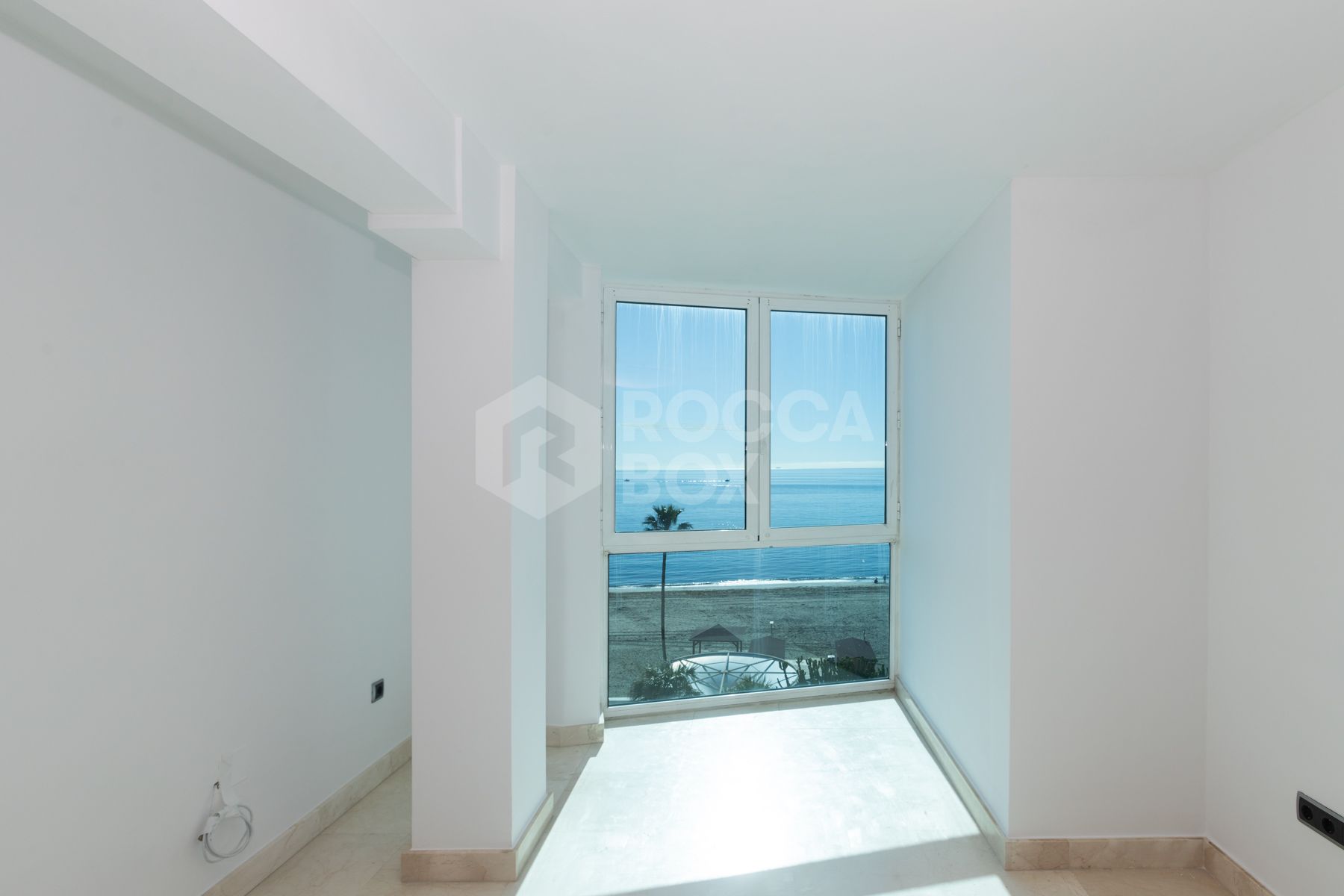 Apartment with sea views in the center, Estepona