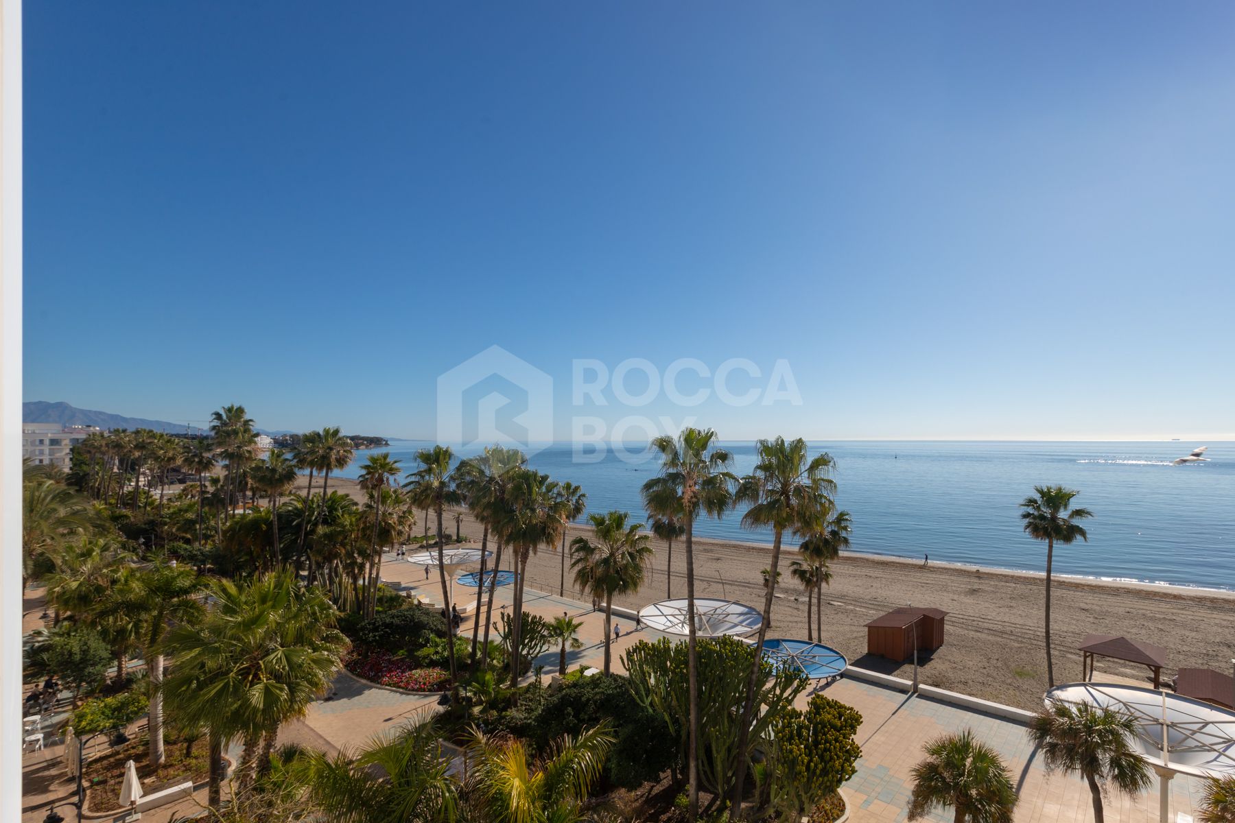 Apartment with sea views in the center, Estepona