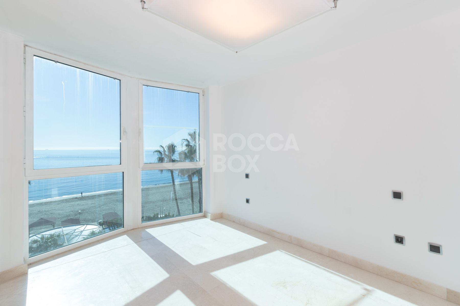 Apartment with sea views in the center, Estepona