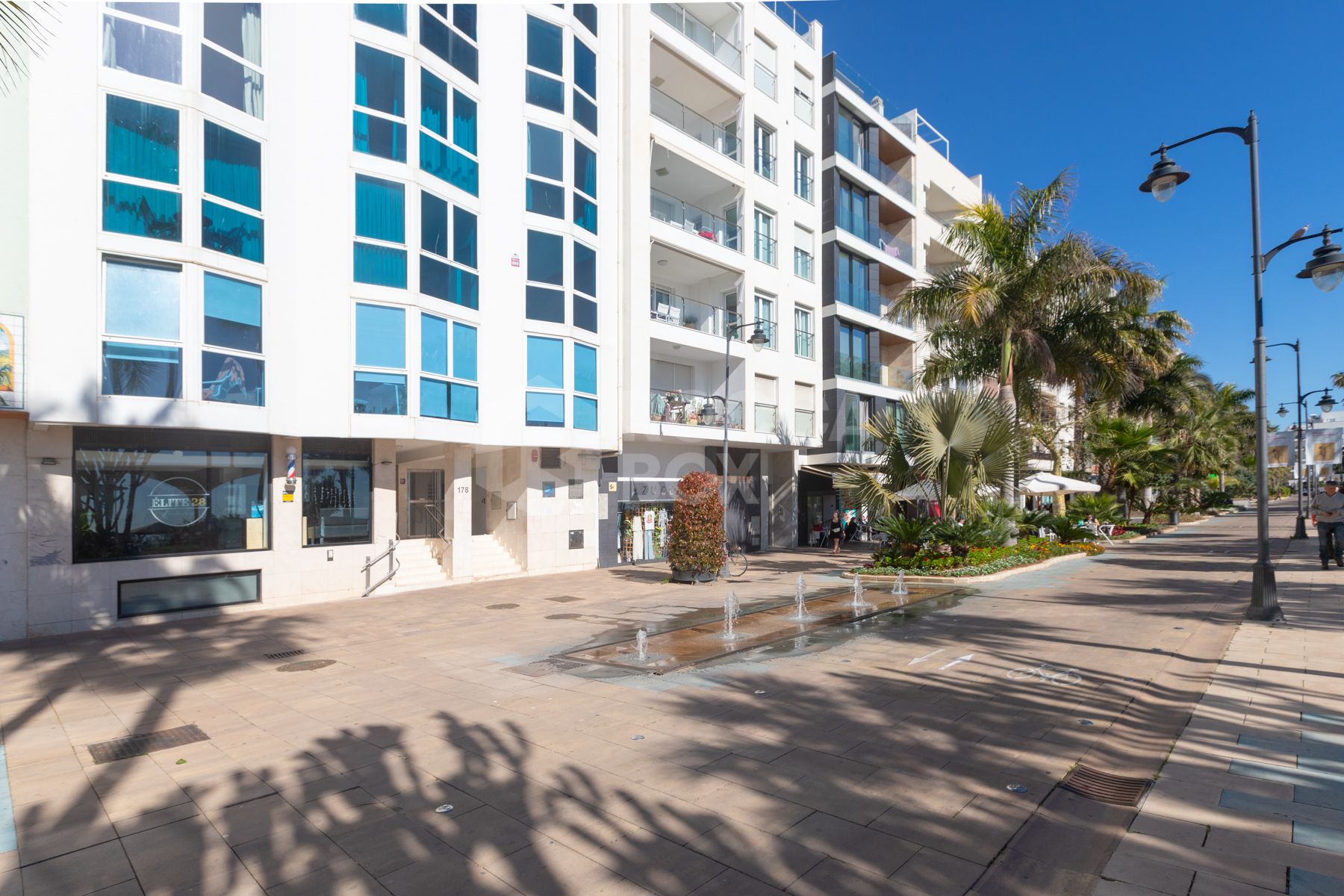Apartment with sea views in the center, Estepona