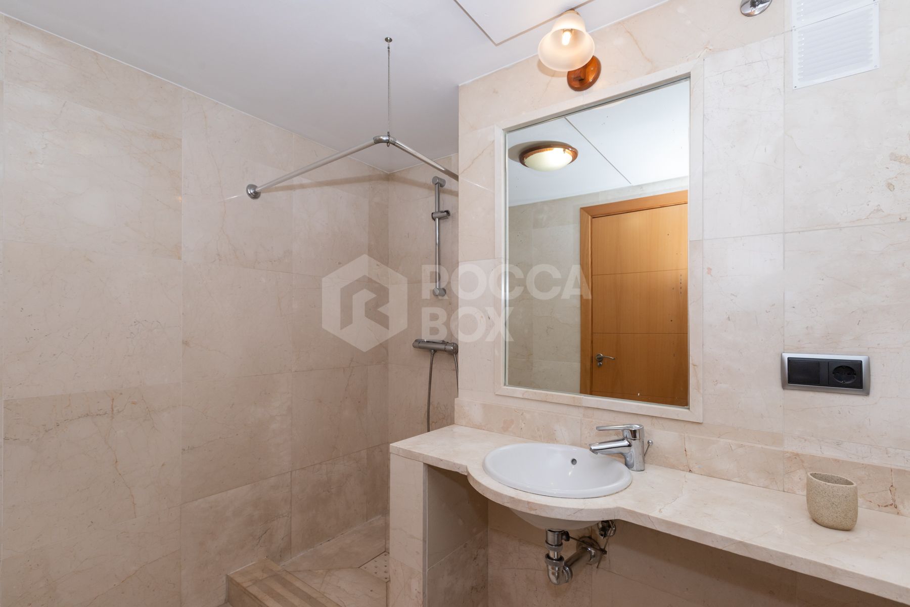 Apartment with sea views in the center, Estepona