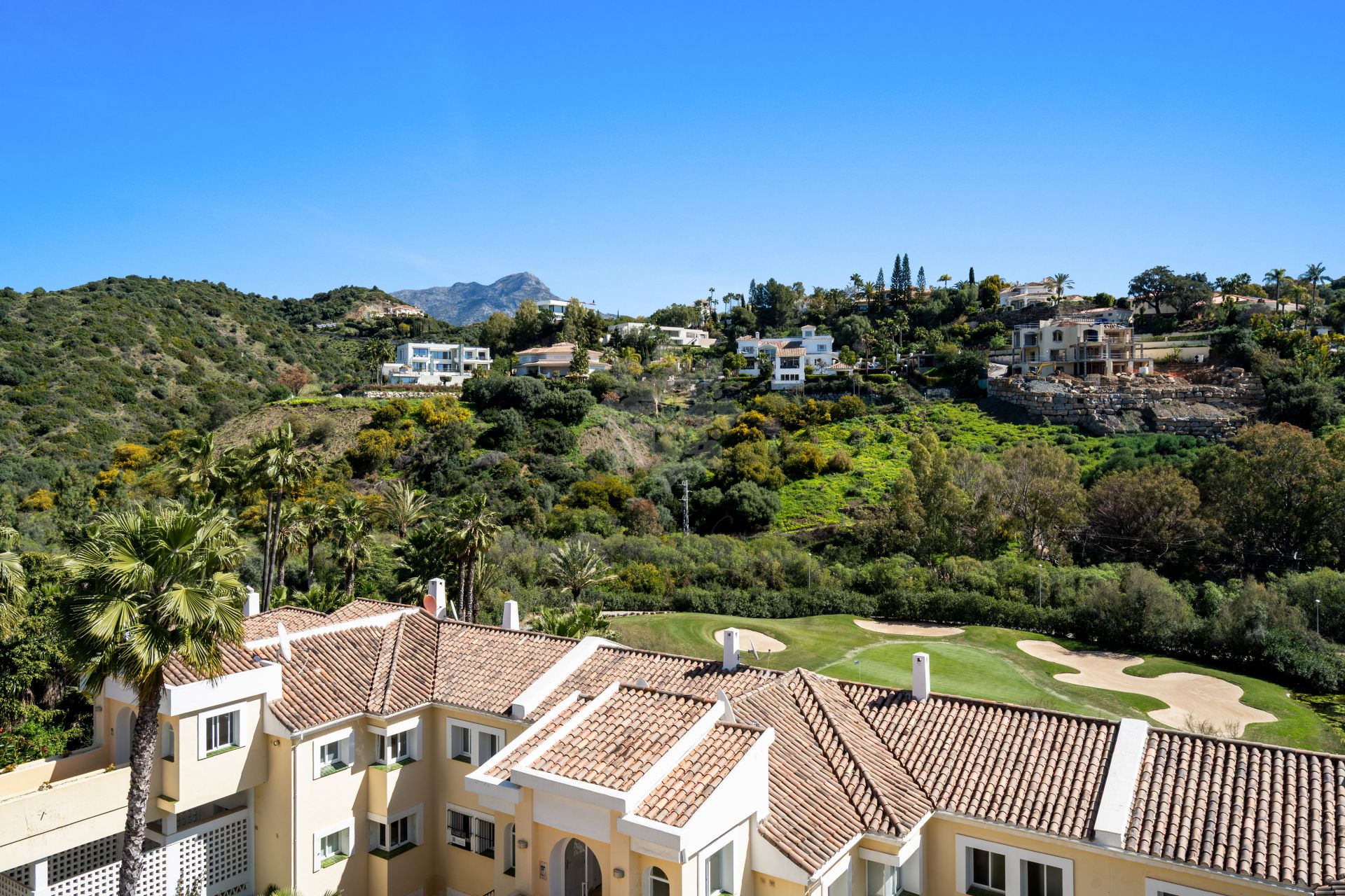 Penthouse in Los Arcos (La Quinta), Benahavis